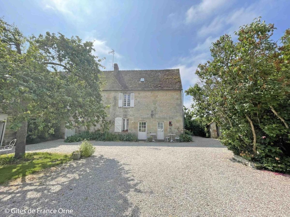 Maison De Caractere Avec Jardin, Proche D'Argentan, Ideale Pour Peche Et Detente En Campagne - Fr-1-497-131 Sarceaux Exterior foto
